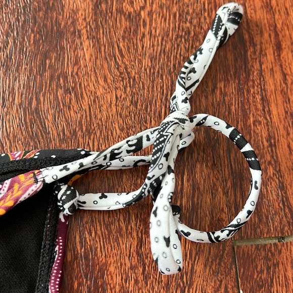 Xhilaration swim bottoms - Picture 2 of 4